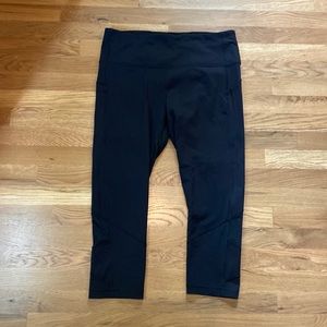 Black lululemon cropped leggings